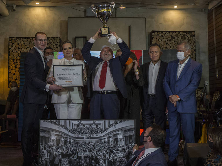 Lula é homenageado em jantar promovido pelo grupo de advogados Prerrogativas em São Paulo; Lula e o ex-governador de São Paulo Geraldo Alckmin se encontraram em meio a articulações para que o ex-tucano seja vice do petista na disputa para a Presidência nas eleições de 2022