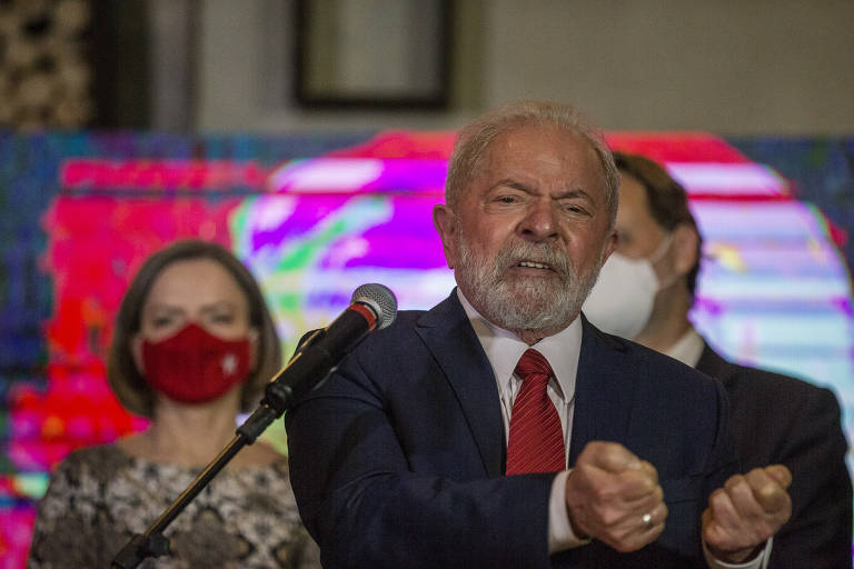 O ex-presidente Lula discursa durante o evento