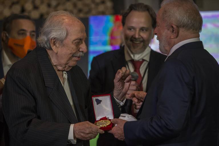 O ex-ministro Almino Afonso, de 92 anos, o advogado Marco Aurélio de Carvalho e o ex-presidente Lula