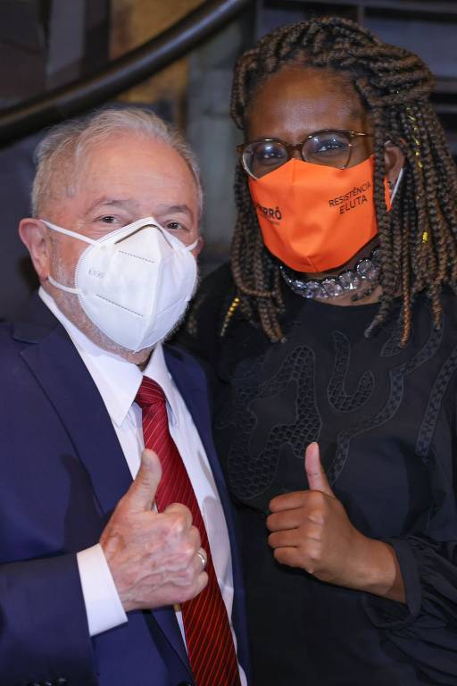 Lula e a escritora e colunista da Folha Djamila Ribeiro