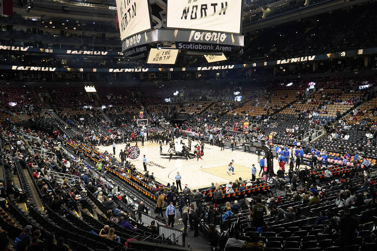 A partida entre Toronto Raptors e Golden State Warriors, disputada em Toronto, no Canadá, já contou com restrição de público após a alta nos casos de coronavírus