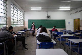 Volta às aulas na escola Eliza Rachel Macedo de Souza