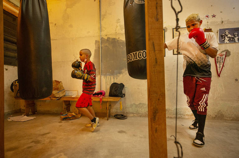 Academia de boxe antifacista no Bom Retiro apoia crianças da Favela do Moinho
