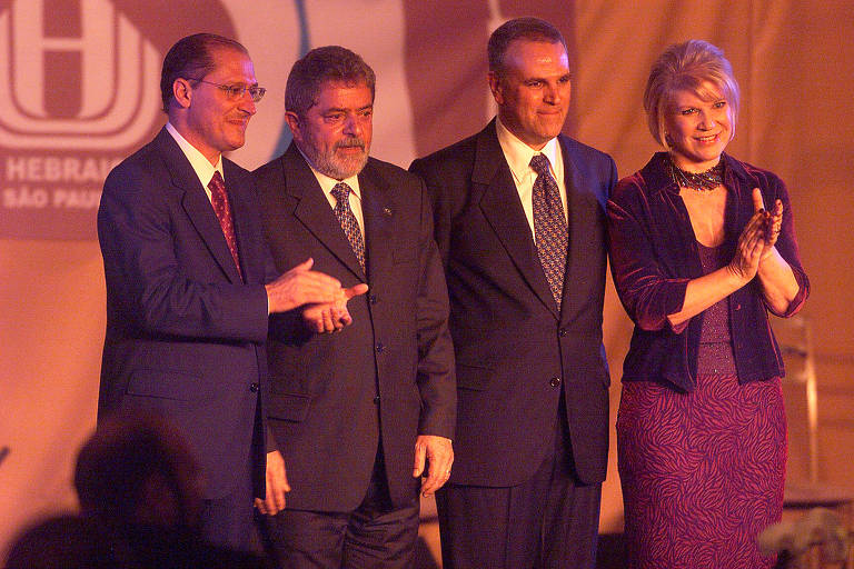 Em 2003, o presidente Luiz Inácio Lula da Silva , o governador de SP, Geraldo Alckmin, a prefeita de SP, Marta Suplicy, e o presidente da Hebraica, Arthur Rotenberg, durante o jantar de comemoração de 50 anos da Associação Brasileira a Hebraica