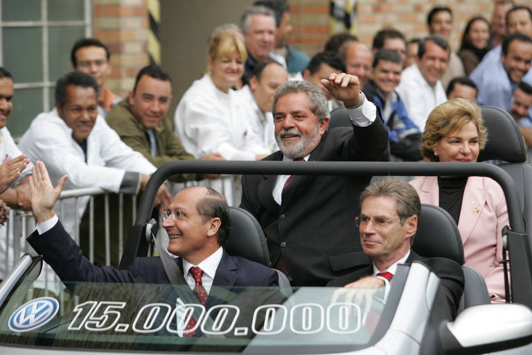 Em 2005, o presidente Lula e o governador Geraldo Alckmin participam da cerimonia em comemoração a produção de 15 milhões da marca Volkswagen no Brasil