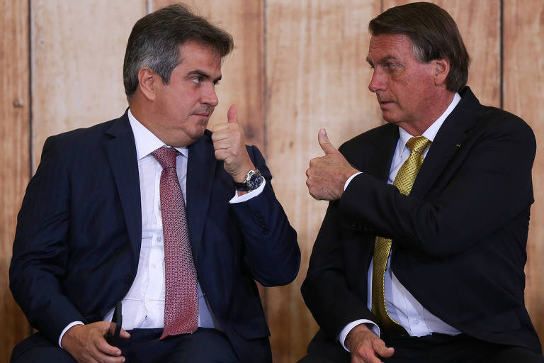 Ciro Nogueira (PP-PI), um dos caciques do centrão, e Jair Bolsonaro durante cerimônia no Palácio do Planalto 