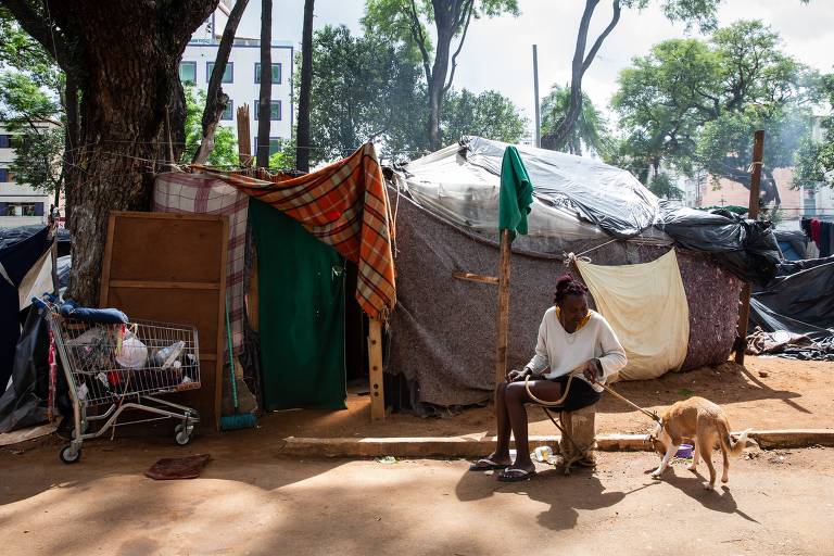 Vítima de violência doméstica, que não quis se identificar, foi morar na praça Princesa Isabel para fugir de namorado agressor