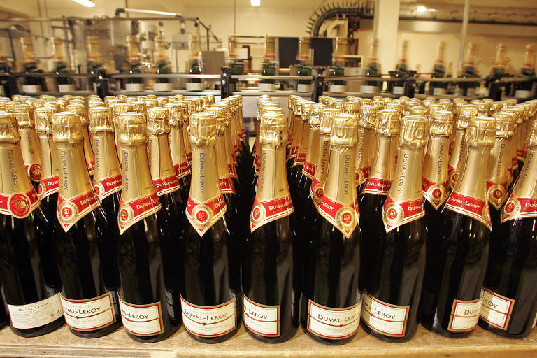 Baixa oferta e demanda forte fazem preço da champanhe borbulhar