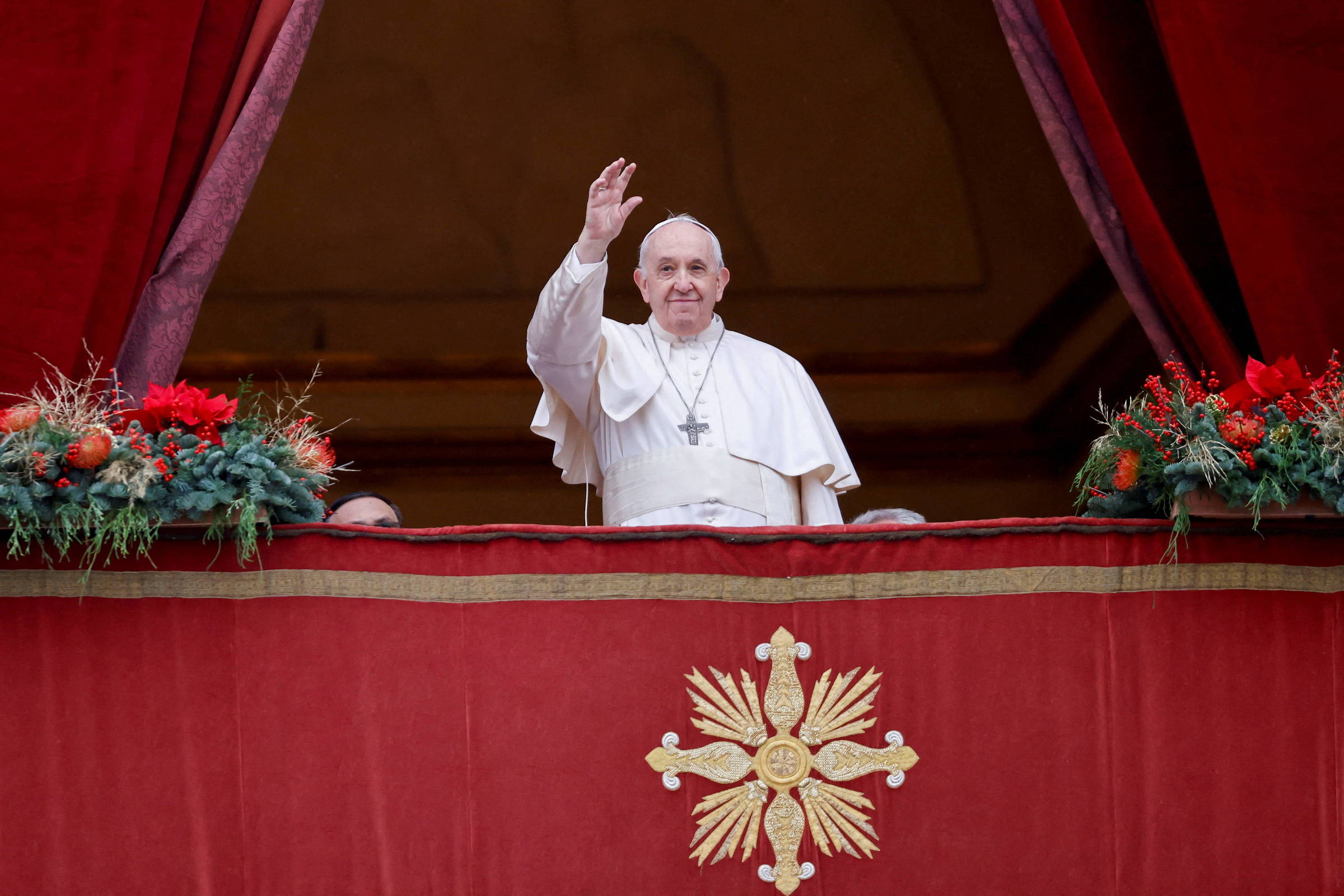 Em mensagem natalina, Papa Francisco diz que mundo está 'doente de