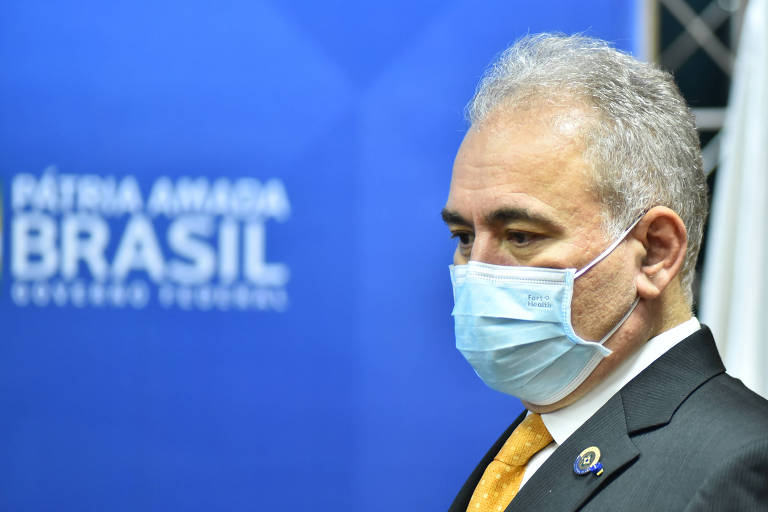 O ministro da Saúde, Marcelo Queiroga, afirma que os governos estaduais estão interferindo nas suas secretarias estaduais e municipais
