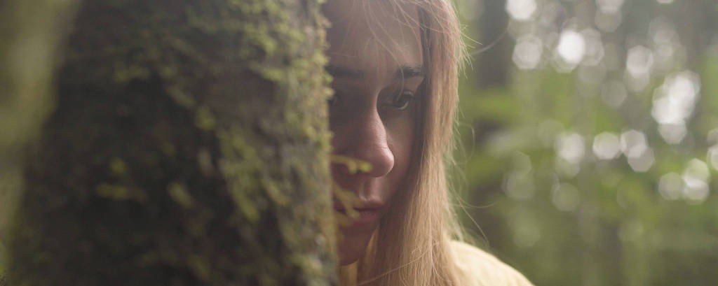 Alessandra Negrini em 'A Árvore', peça gravada que assume linguagem cinematográfica