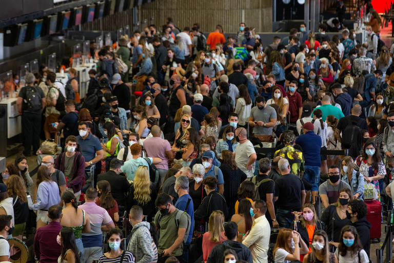 Movimentação de passageiros no aeroporto de Guarulhos entre o Natal e o Ano-Novo 