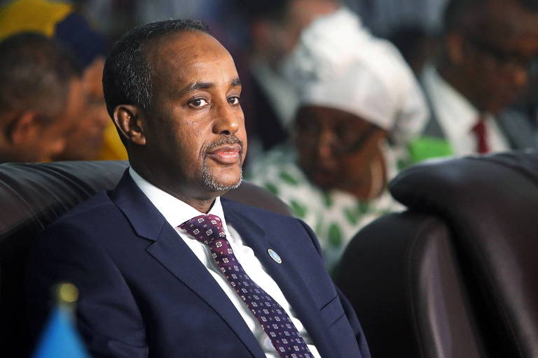 Presidente da Somália suspende premiê, que acusa tentativa de golpe