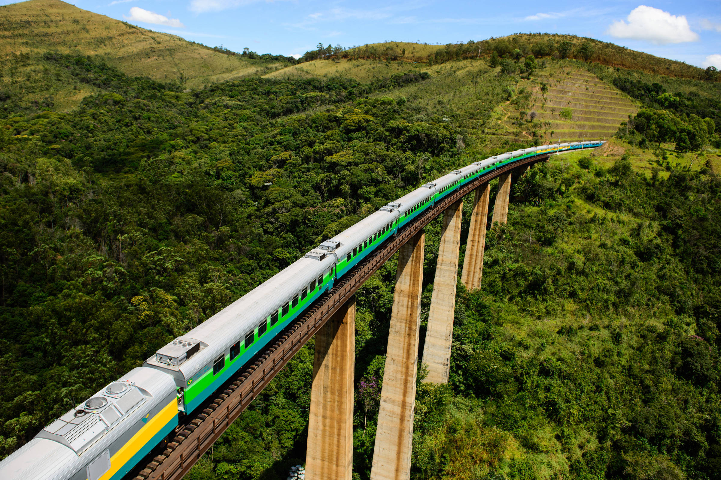 Banco de imagens : caminho, horizonte, Pista, estrada de ferro, viagem,  distância, veículo, Infinito, silêncio, faixa, Trilhos, viajando,  esperança, destino, Travessas, trilhos de trem, transporte ferroviário,  ilusão, Material circulante, Estrutura não