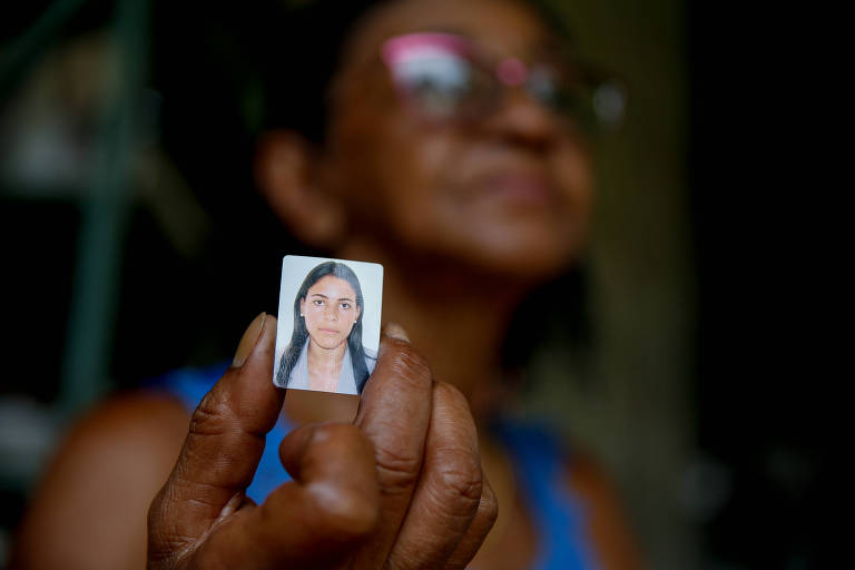 Mãe morre à espera de filha desaparecida após ação de PM apoiado por Bolsonaro