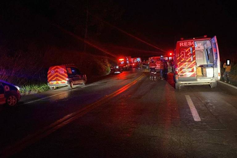 Acidente com ônibus provoca duas mortes em rodovia de Minas Gerais