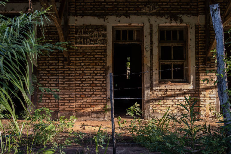 Estação do Trem da Morte no Pantanal sobrevive em meio ao caos do bioma