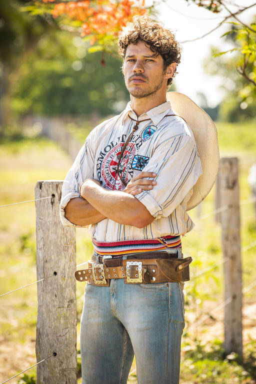 Almir Sater dispensa violão da Globo para atuar em 'Pantanal' - 13