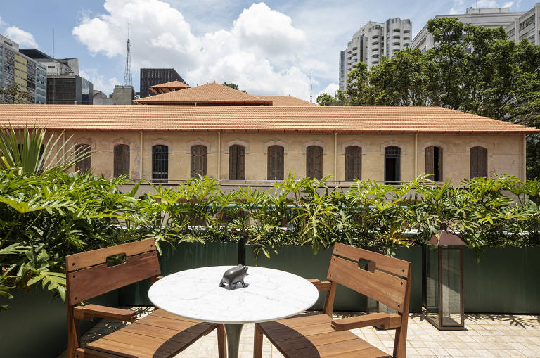 Vista da suíte Matarazzo: maternidade, construída em 1943 e pertencente ao antigo complexo hospitalar Humberto I, foi reformada para dar origem ao hotel seis estrelas.