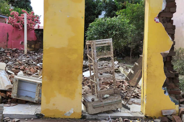 Casa destruída no município de Dário Meira, na Bahia