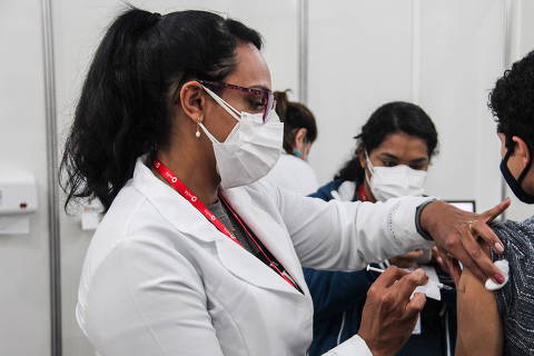 Brasil tem 20 estudos de vacina contra a Covid em curso, mas imunizante nacional só sai em 2023