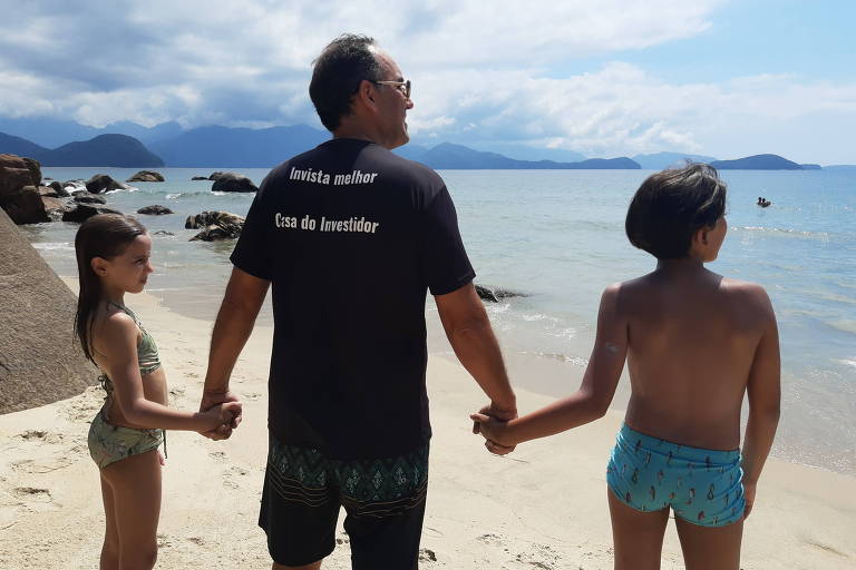 Meu amigo Davi Pioli e seus filhos, Luíza e Felipe, aproveitando a vida como aqueles que planejaram a independência sonham. Foto tirada por sua esposa Renata.