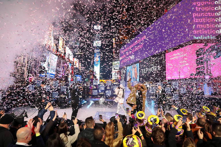Show de Ja Rule e Ashanti durante a virada de 2022 na Times Square, em Nova York 