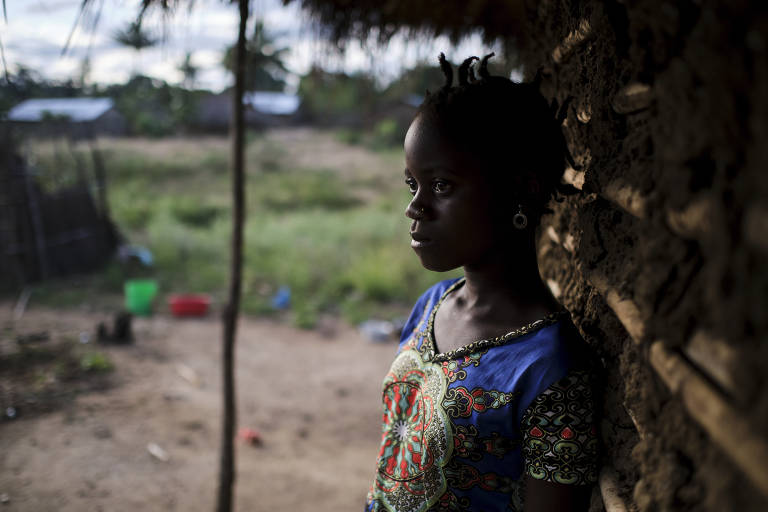 Jovens e crianças moçambicanos deslocados pelo conflito de Cabo Delgado