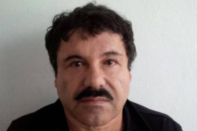 O traficante de drogas mexicano Joaquín Guzmán Loera, apelidado El Chapo, tem cabelo preto e bigode