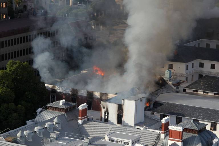 Incêndio no Parlamento da África do Sul destrói Assembleia Nacional