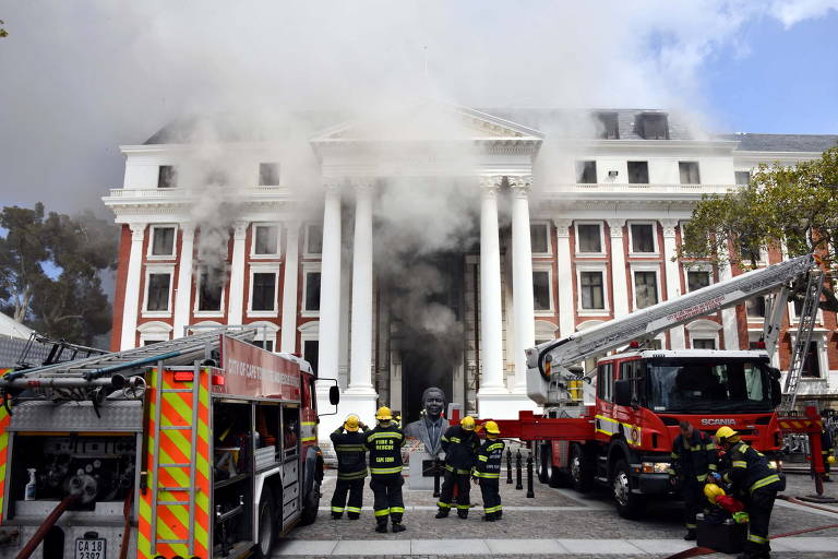Incêndio atinge sede do Parlamento da África do Sul, na Cidade do Cabo