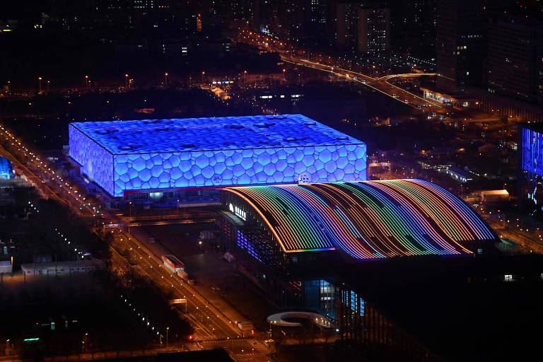O Cubo de Gelo, arena reaproveitada das Olimpíadas de Pequim-2008 e que receberá os Jogos de Inverno em 2022, ao lado do estádio de hóquei