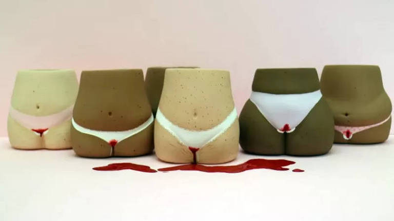 Os fluxos menstruais de Linnea Håkansson: "arte contemporânea desafiadora".