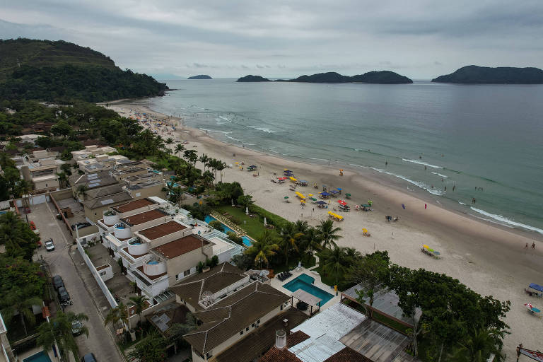 Praia de Juquehy, em São Sebastião (SP), uma das principais praias do município em que turistas de um dia não podem ficar