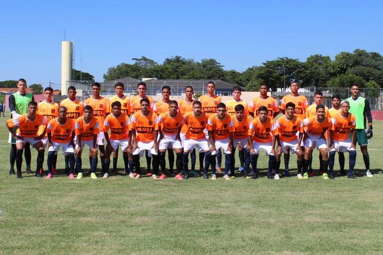 O time do Manthiqueira, treinado pelo filósofo Geraldo Márgelo de Oliveira, o Dado, que deixou a presidência do clube para se tornar técnico
