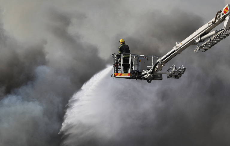 Incêndio atinge sede do Parlamento da África do Sul, na Cidade do Cabo