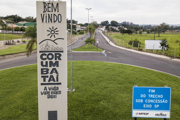 Portal de entra da cidade de Corumbatai, a 200 km de distância da capital paulista
