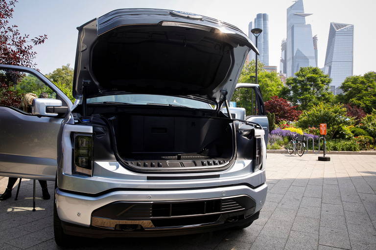 O anúncio da Ford veio um dia antes do lançamento público da picape elétrica Chevrolet Silverado