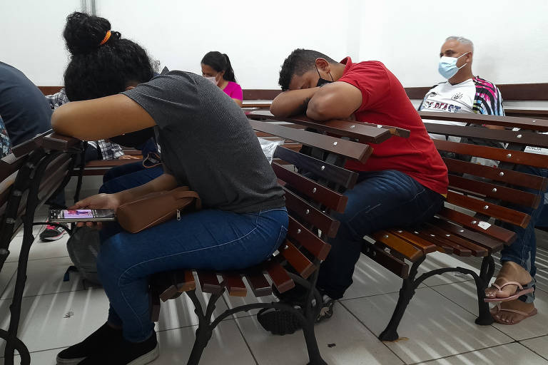 Hospitais em São Paulo ficam lotados com surto de influenza e aumento de casos de Covid-19