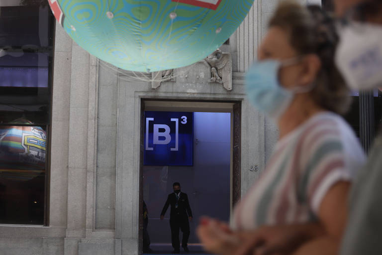 Bolsa aprofunda queda com crise entre servidores e Bolsonaro