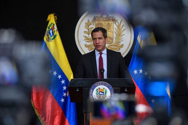 Oposição na Venezuela estende 'mandato' de Guaidó, que na prática não tem poder