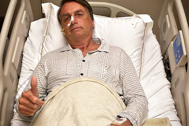 Bolsonaro interrompe férias e é internado em SP com obstrução no intestino