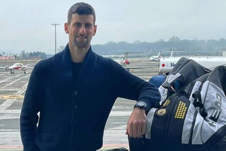 Djokovic é barrado na Austrália e passa a noite em aeroporto após dispensa de vacina