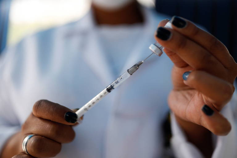 Vacina desenvolvida por pesquisadores da UFMG facilitaria tratamento de pessoas com dependência de drogas e daria uma perspectiva para a recuperação delas, diz estudo