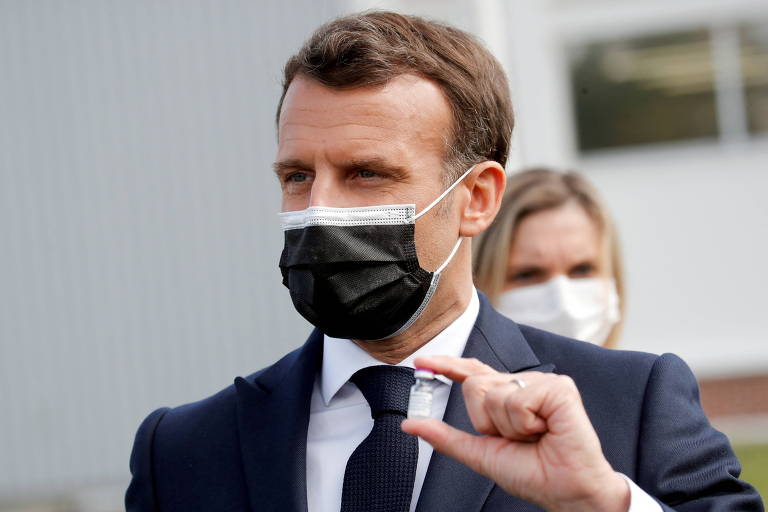 Parlamento da França aprova passe vacinal, em vitória política para Macron