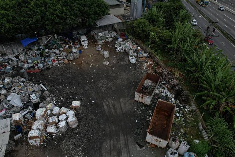 Local onde funciona a cooperativa de reciclagem será transformado em parque