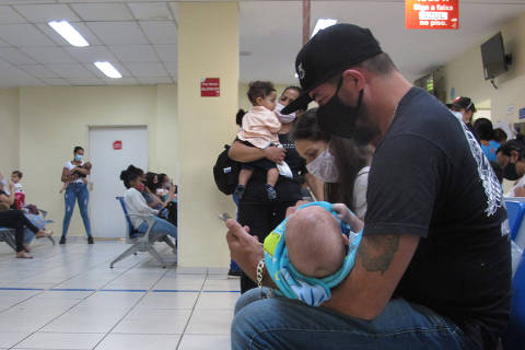 SÃO PAULO, SP,  BRASIL 06.01.2022 -  Aumento de casos de Covid entre crianças  em São Paulo. Movimento no Hospital Infantil Cândido Fontoura no Belenzimho(foto: Rubens Cavallari/Folhapress, Cotidiano)