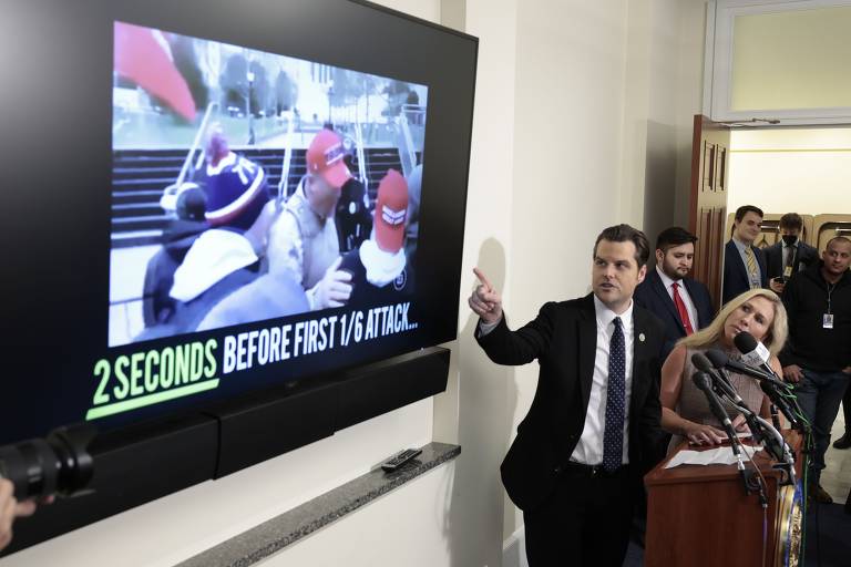 Republicanos eram poucos nas cerimônias para honrar as vítimas da invasão e as forças de segurança; os deputados do partido Matt Gaetz e Marjorie Taylor-Greene deram uma entrevista coletiva nas quais espalharam teorias da conspiração sobre o ataque