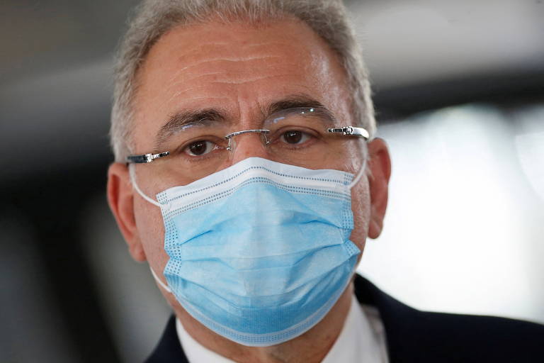 Imagem mostra o rosto do ministro do Marcelo Queiroga, que usa uma máscara