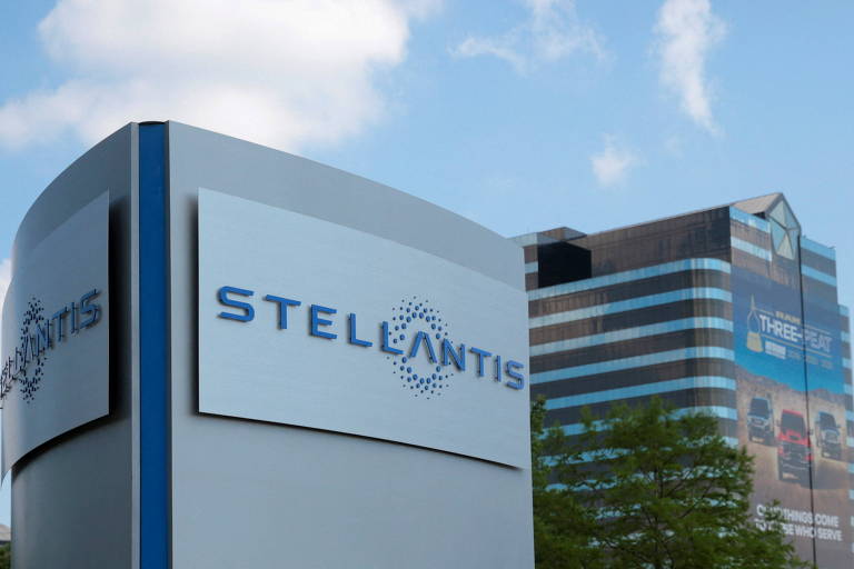 Stellantis estuda produzir carro híbrido a etanol no Brasil
